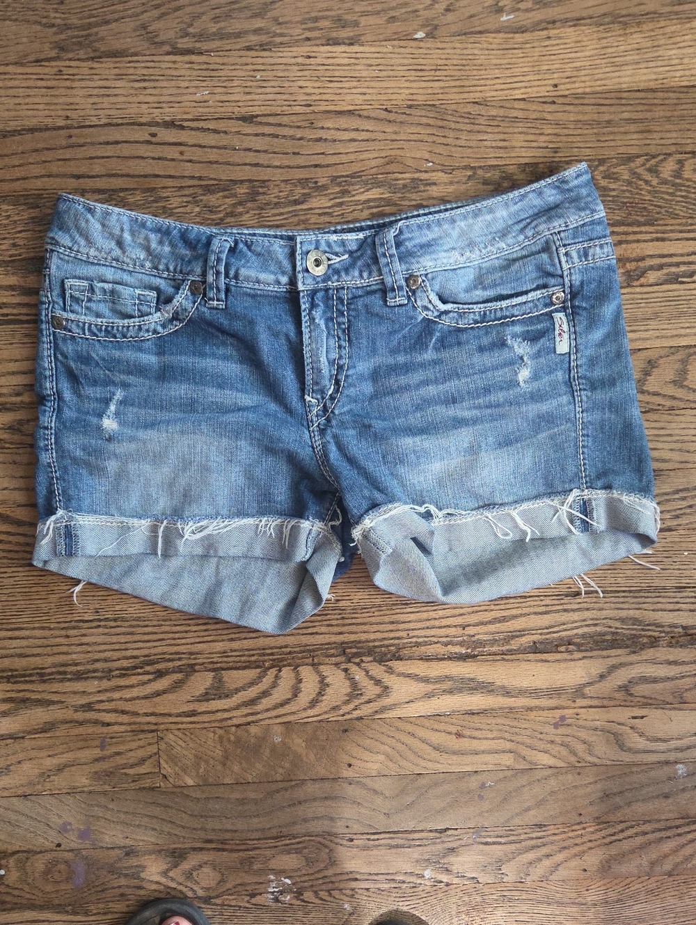 Silver Jeans Women's Light Blue Rolled Cuff Denim Shorts Size 32